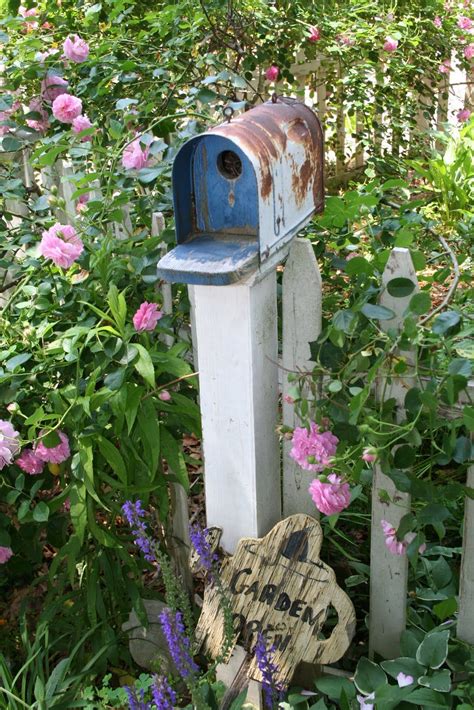 bird houses made from mailbox